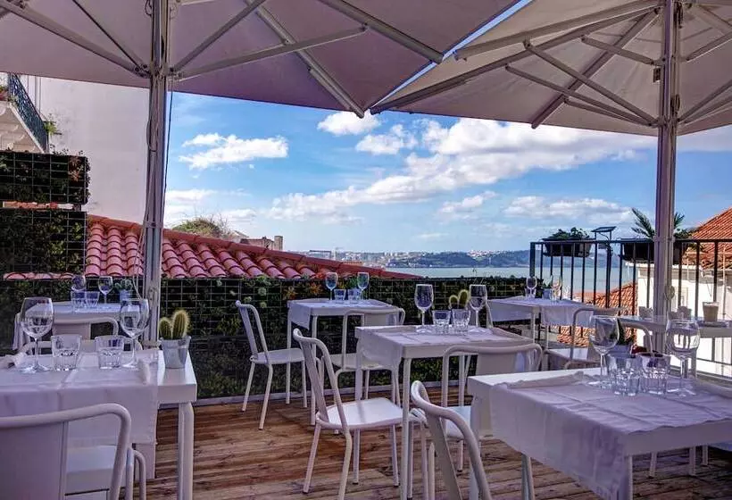 هتل Solar Dos Mouros