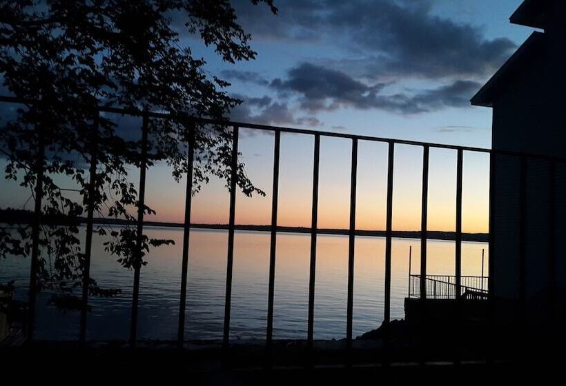 هتل St Andrews Inn & Suites