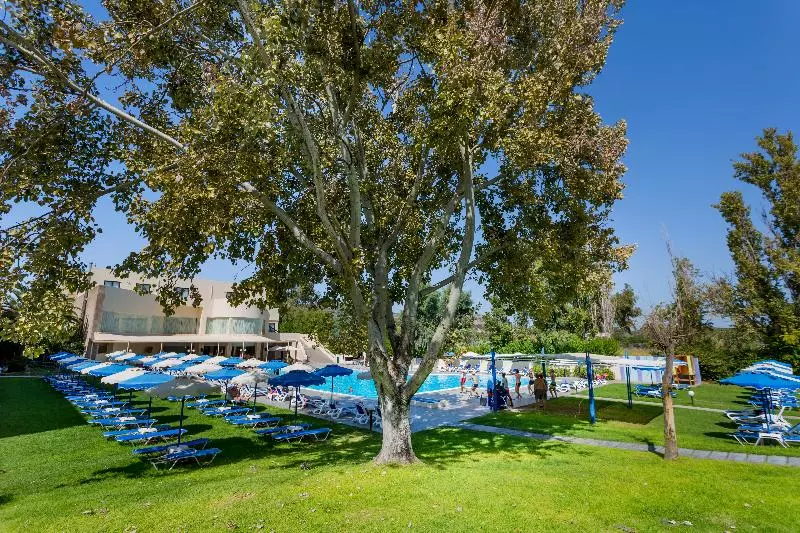 استراحتگاه Bluesea Holiday Village