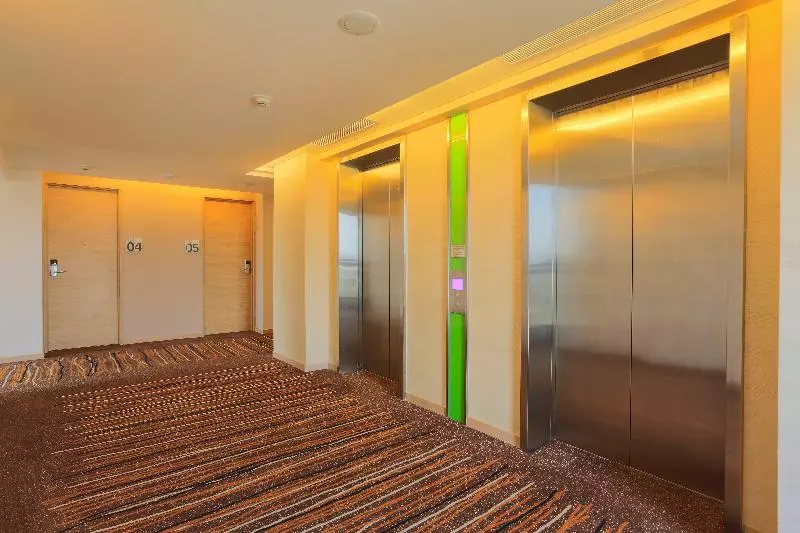 Hotel Holiday Inn Express Semarang Simpang Lima, An Ihg