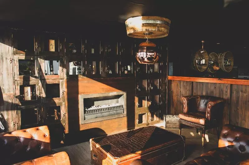 هتل The Iris Boutique