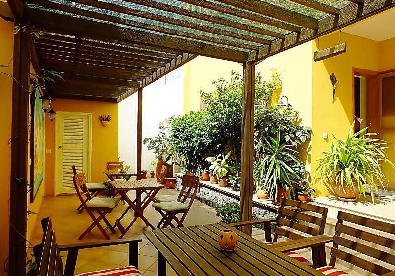 בית מלון כפרי Kira S Boutique