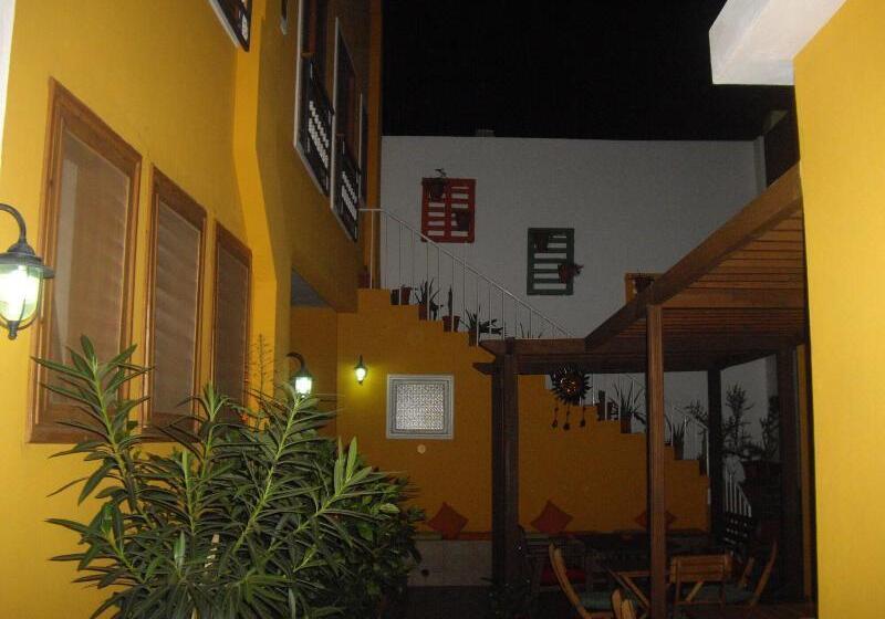 בית מלון כפרי Kira S Boutique