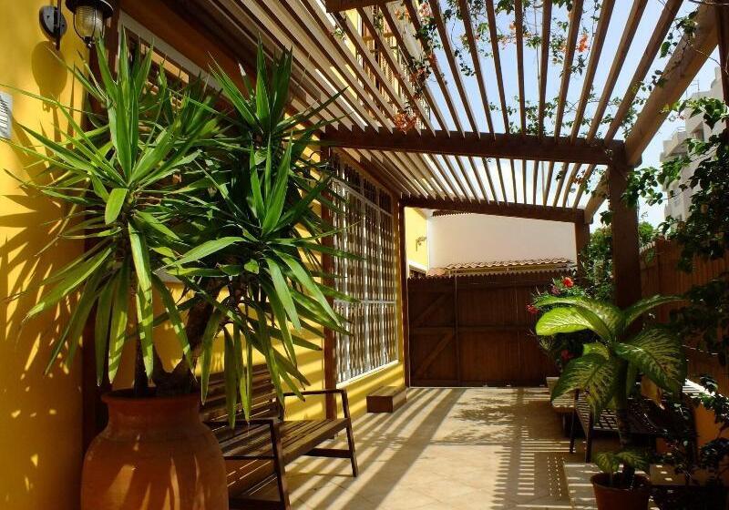 בית מלון כפרי Kira S Boutique