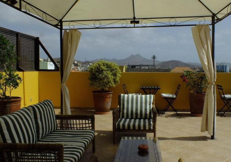 בית מלון כפרי Kira S Boutique