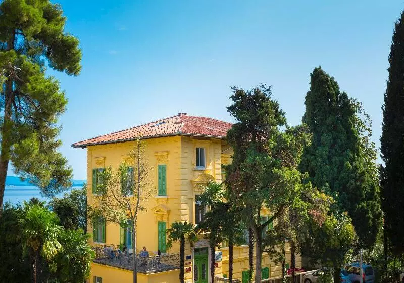 هتل Remisens Villa Atlanta