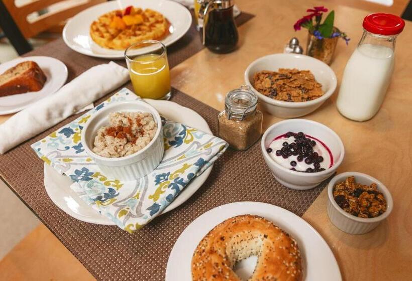 Отель The Snowed Inn