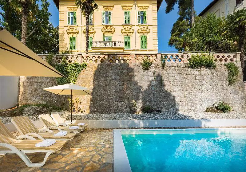 هتل Remisens Villa Atlanta