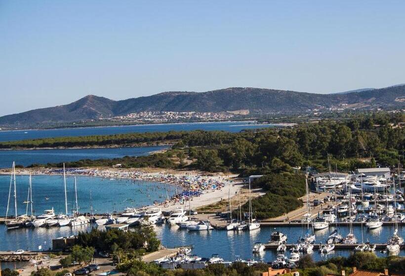 إقامة Porto Ottiolu Resort