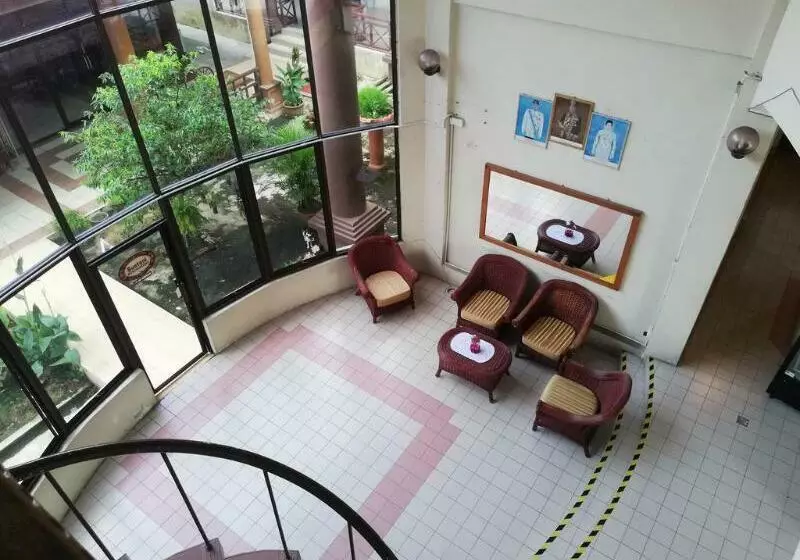 ホテル D'jawi Bella