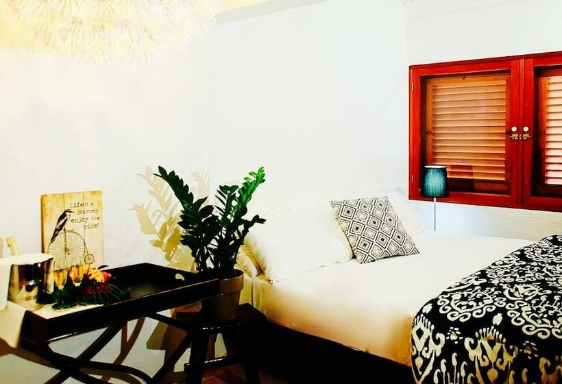 هتل El Encanto Boutique