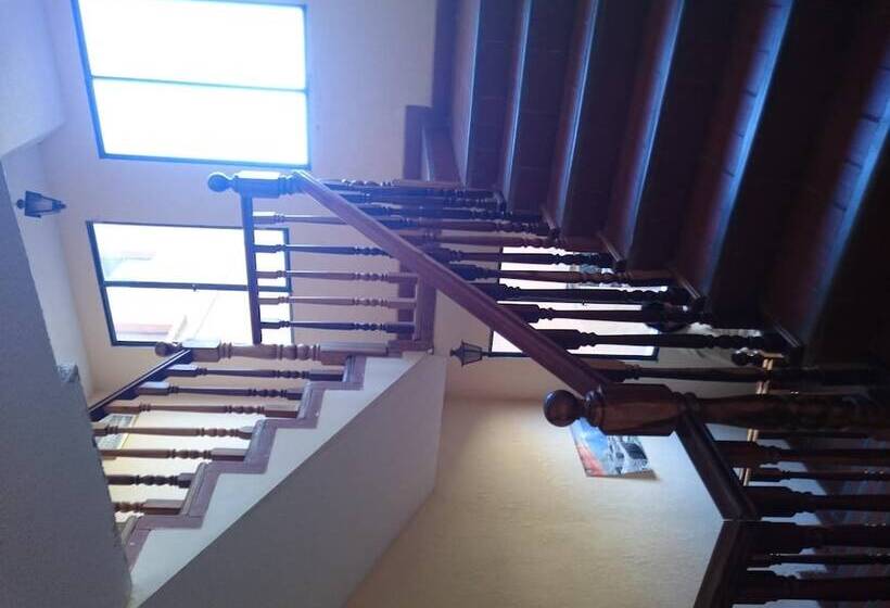 هتل Hostal Real Los Andes Del Lago