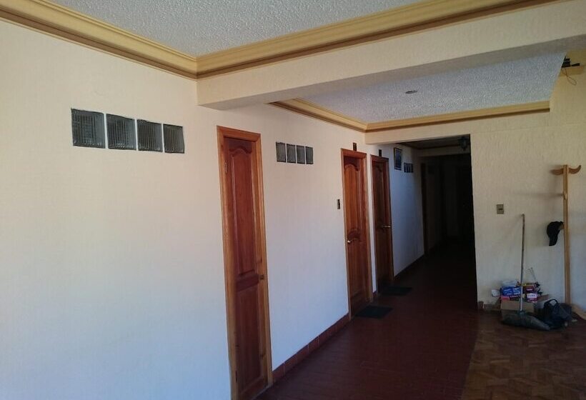 هتل Hostal Real Los Andes Del Lago