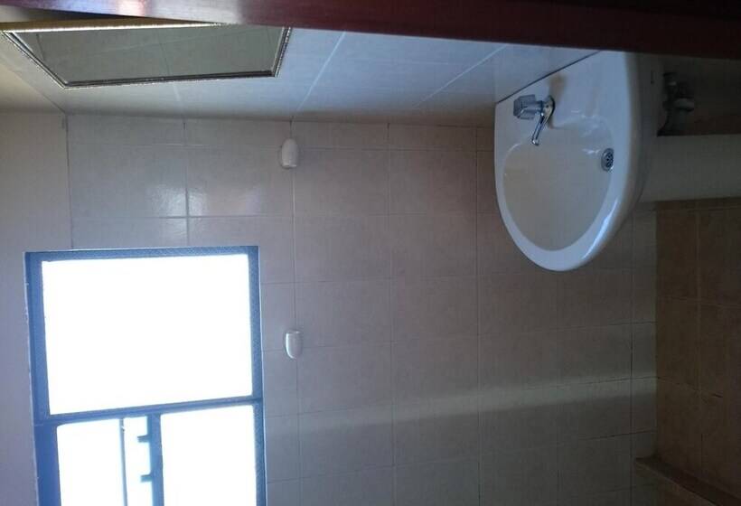 هتل Hostal Real Los Andes Del Lago