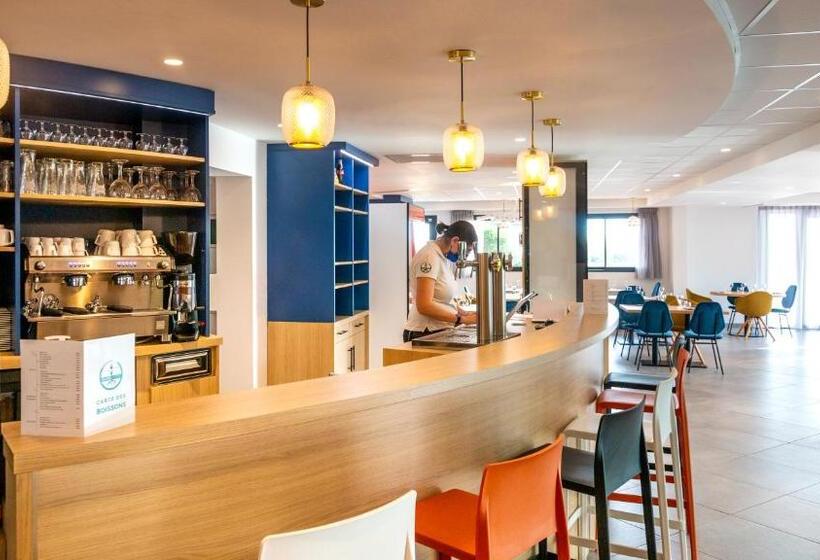 בית מלון כפרי Ibis Styles Fougeres