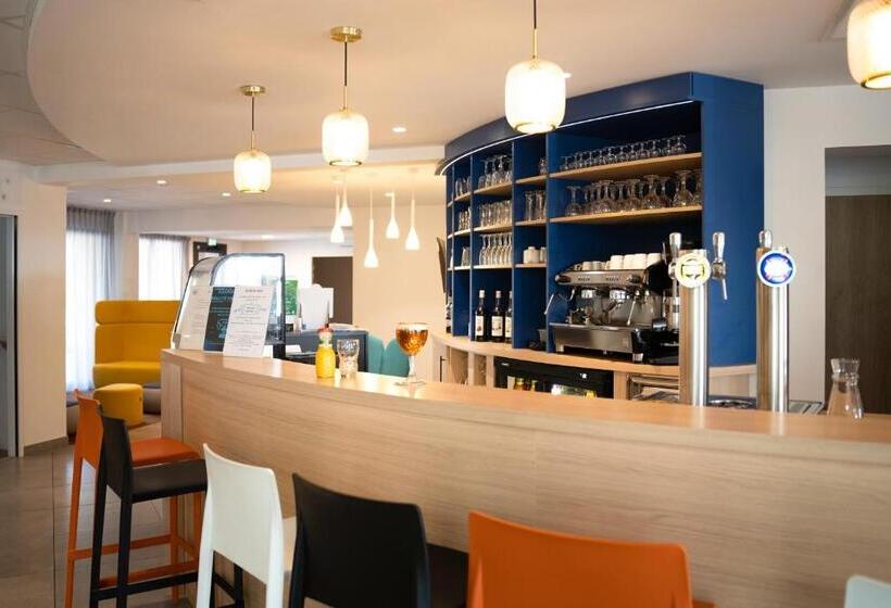 בית מלון כפרי Ibis Styles Fougeres