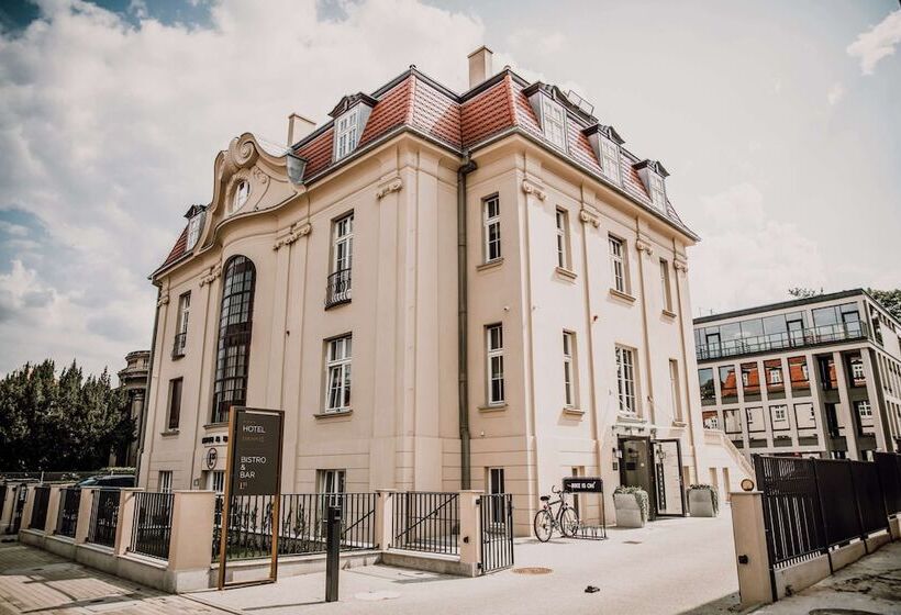 فندق Liberte 33, Bw Premier Collection