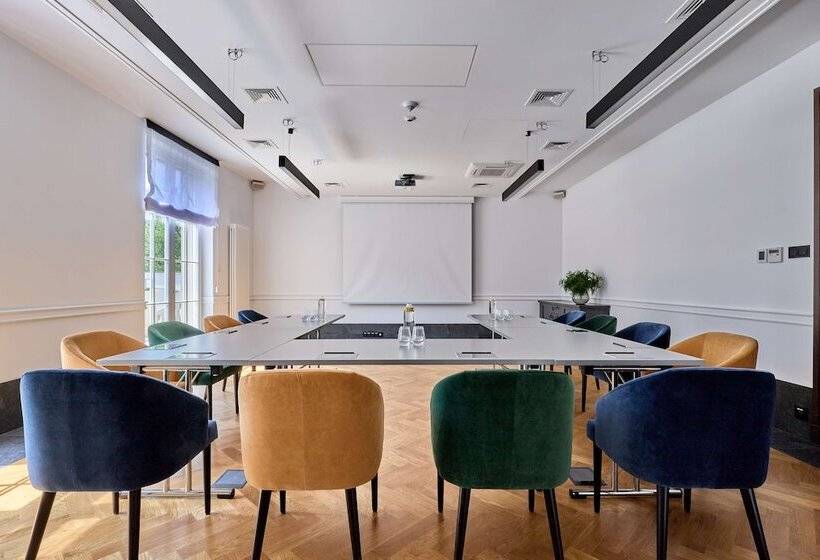 فندق Liberte 33, Bw Premier Collection