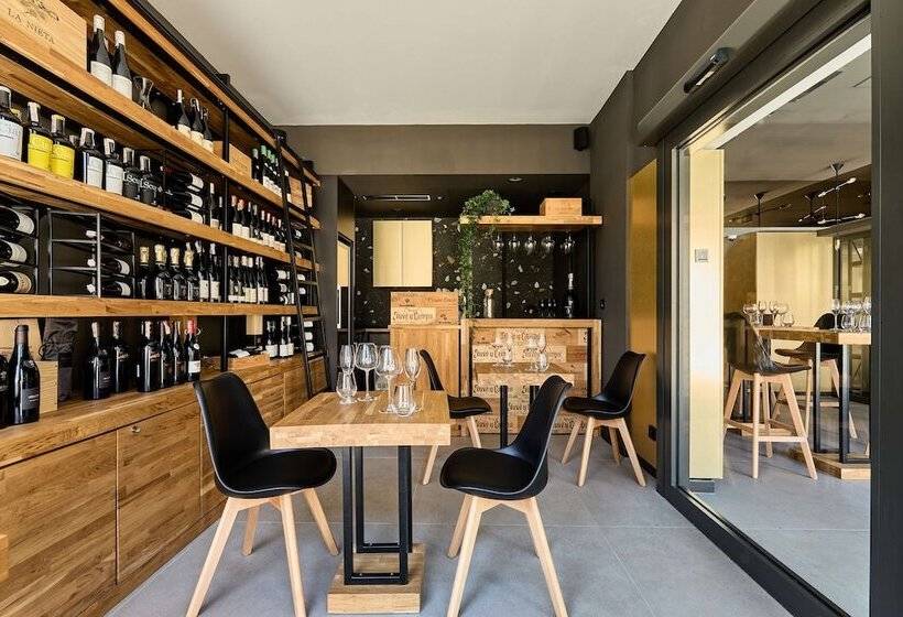 فندق Liberte 33, Bw Premier Collection