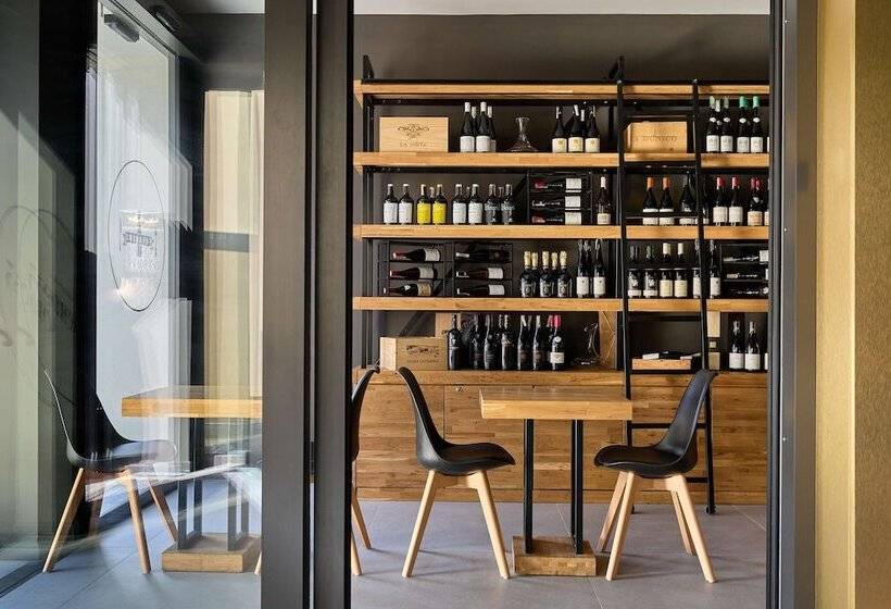 فندق Liberte 33, Bw Premier Collection