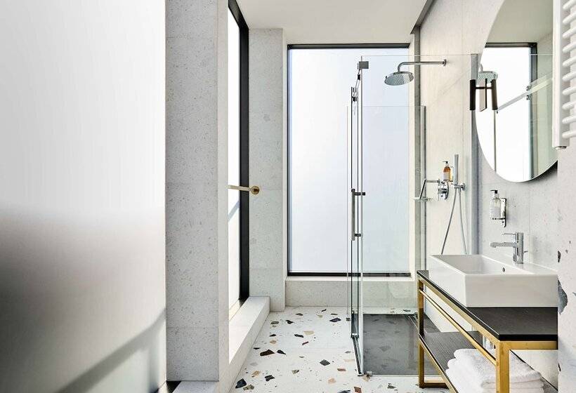 فندق Liberte 33, Bw Premier Collection