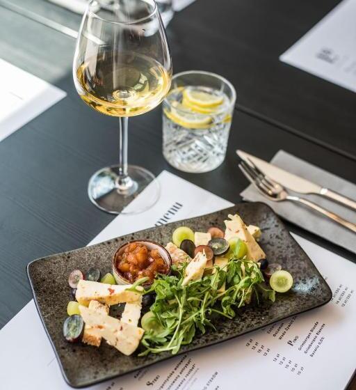 فندق Liberte 33, Bw Premier Collection