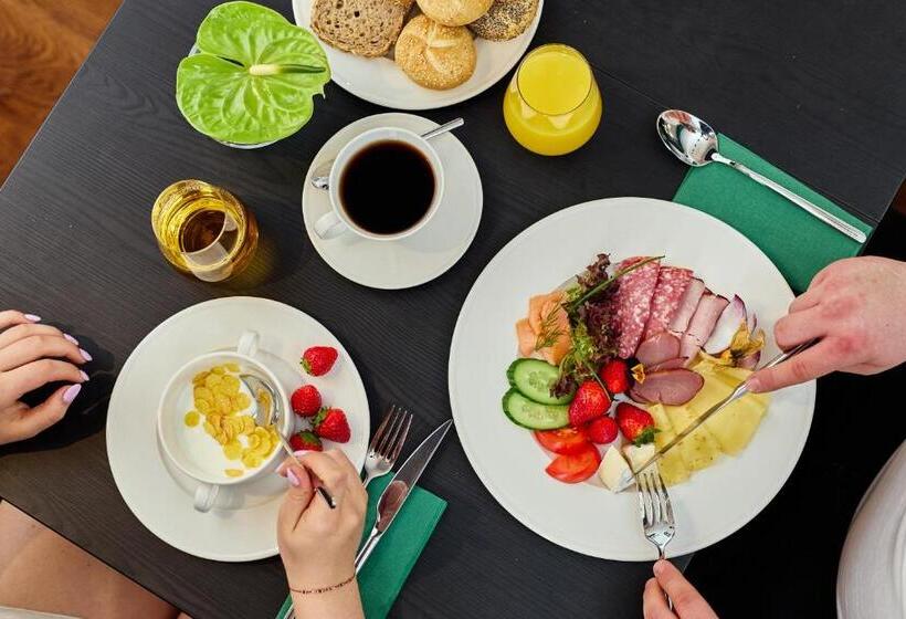 فندق Liberte 33, Bw Premier Collection