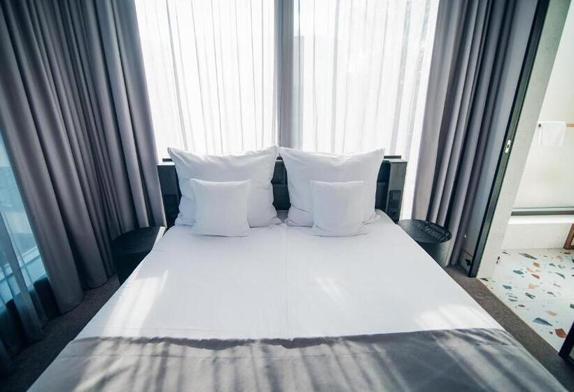 فندق Liberte 33, Bw Premier Collection