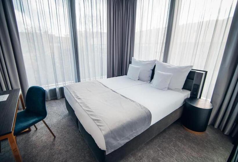 فندق Liberte 33, Bw Premier Collection