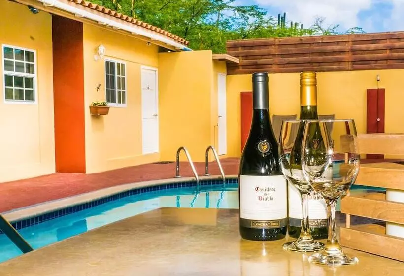 هتل Sea Breeze Town