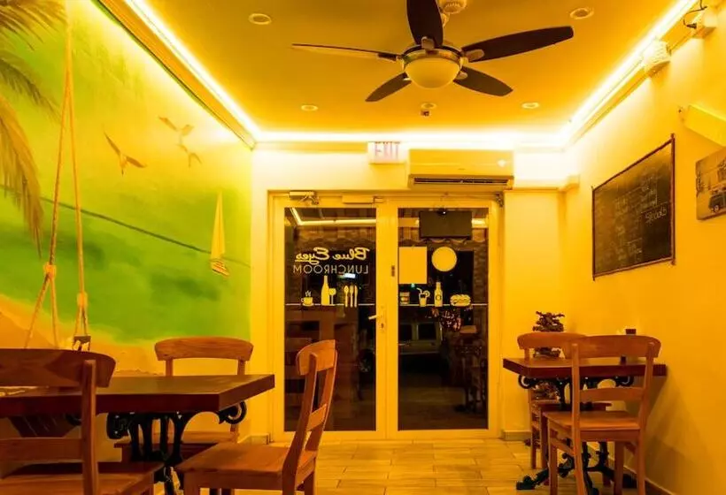 هتل Sea Breeze Town