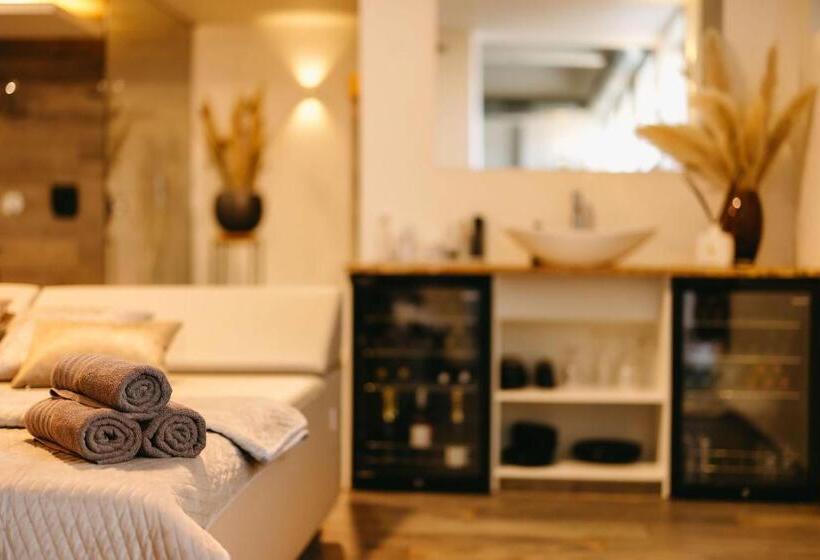 Bed and Breakfast Maas En Waal Wellness & Suites