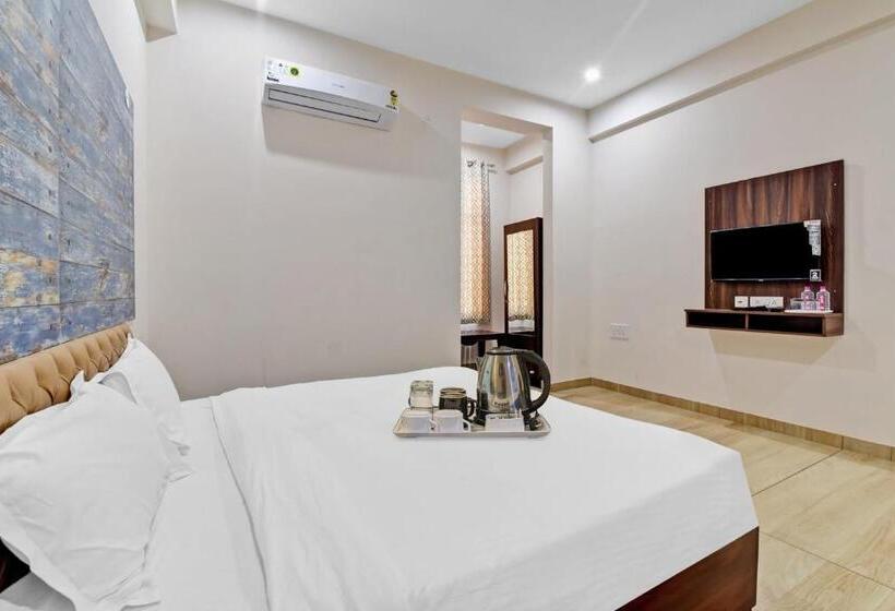 Collection O 86679 Hotel Amrapali Inn