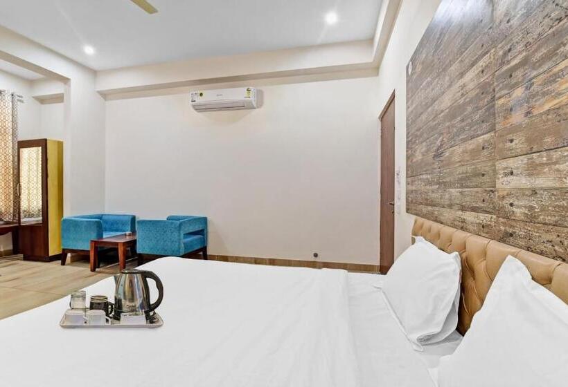 Collection O 86679 Hotel Amrapali Inn