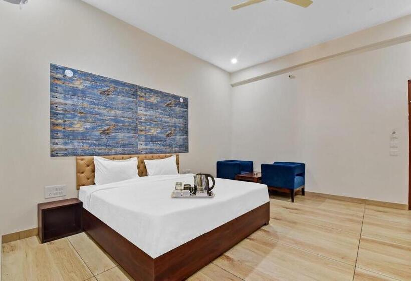 Collection O 86679 Hotel Amrapali Inn