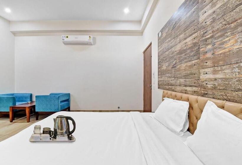 Collection O 86679 Hotel Amrapali Inn