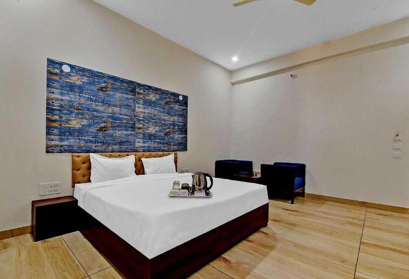 Collection O 86679 Hotel Amrapali Inn