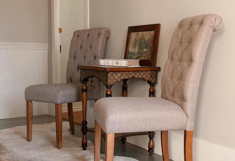 Dabbs Hotel Bed And Breakfast