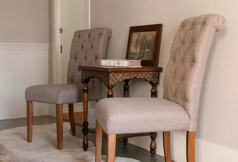 Dabbs Hotel Bed And Breakfast
