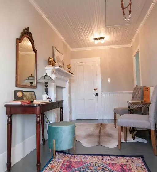 Dabbs Hotel Bed And Breakfast