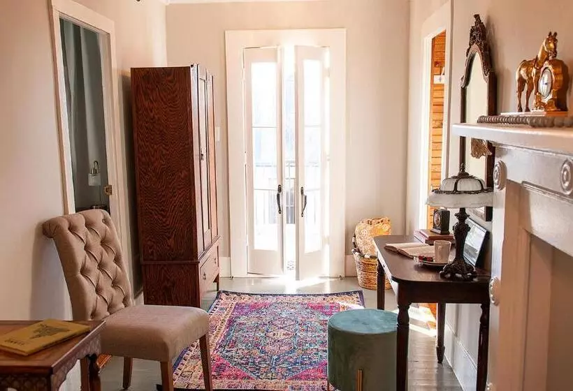 Dabbs Hotel Bed And Breakfast