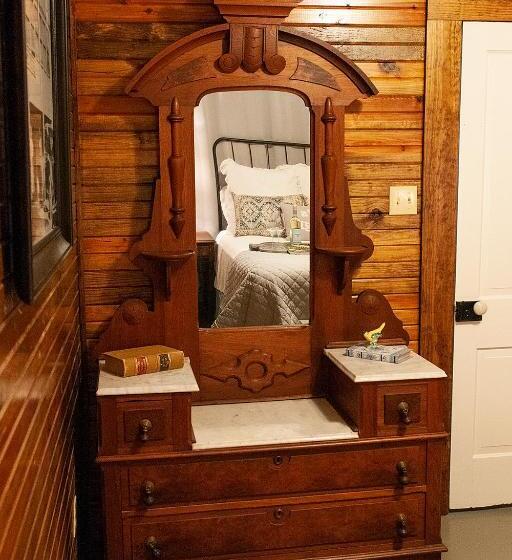 Dabbs Hotel Bed And Breakfast