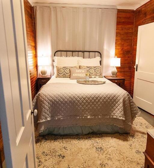 Dabbs Hotel Bed And Breakfast