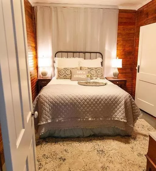 Dabbs Hotel Bed And Breakfast