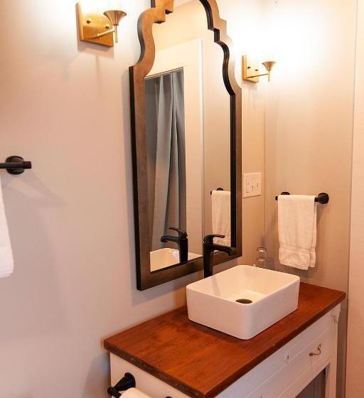 Dabbs Hotel Bed And Breakfast