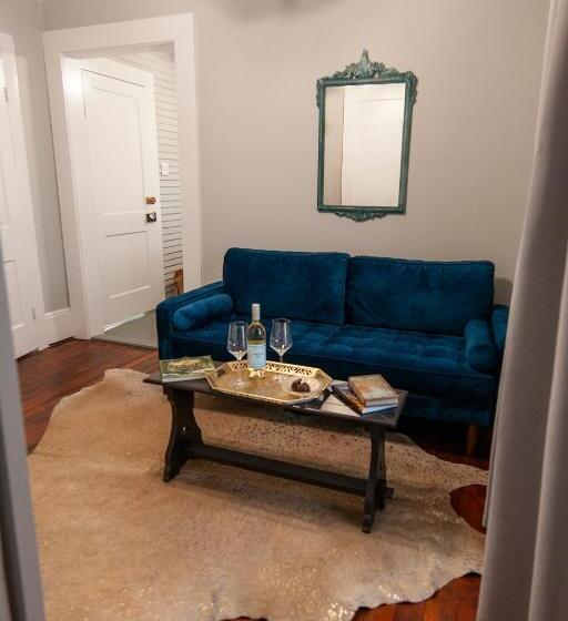 Dabbs Hotel Bed And Breakfast