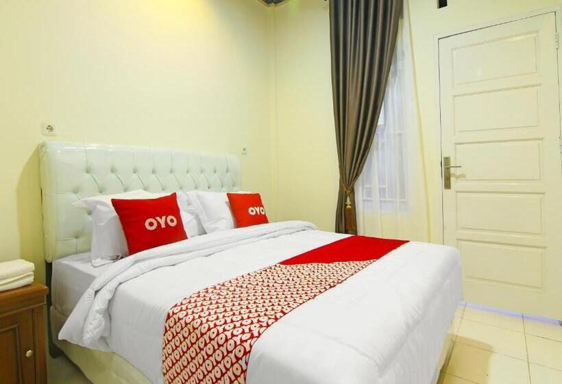 בית מלון כפרי Oyo 90978 Khalifi Guesthouse Syariah