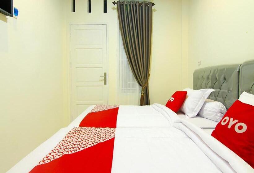 בית מלון כפרי Oyo 90978 Khalifi Guesthouse Syariah