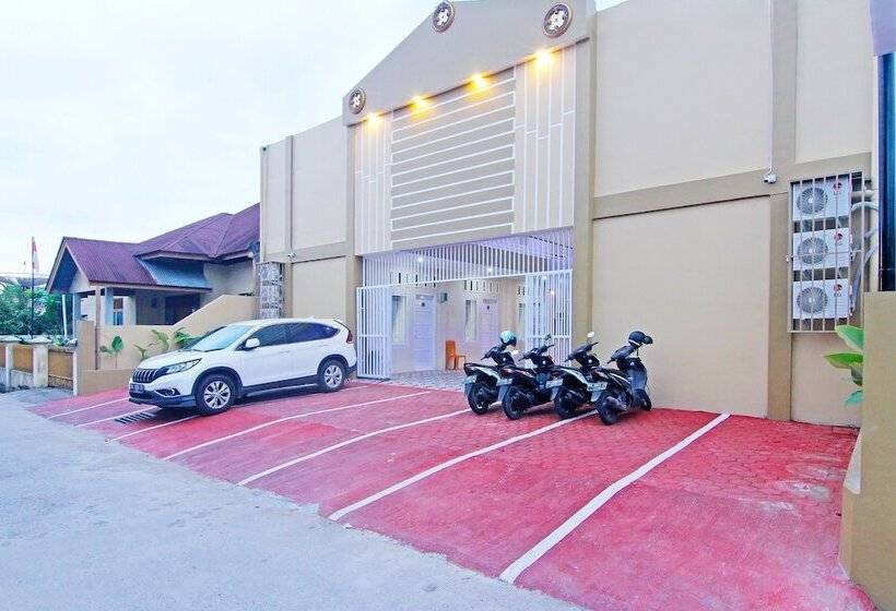 בית מלון כפרי Oyo 90978 Khalifi Guesthouse Syariah