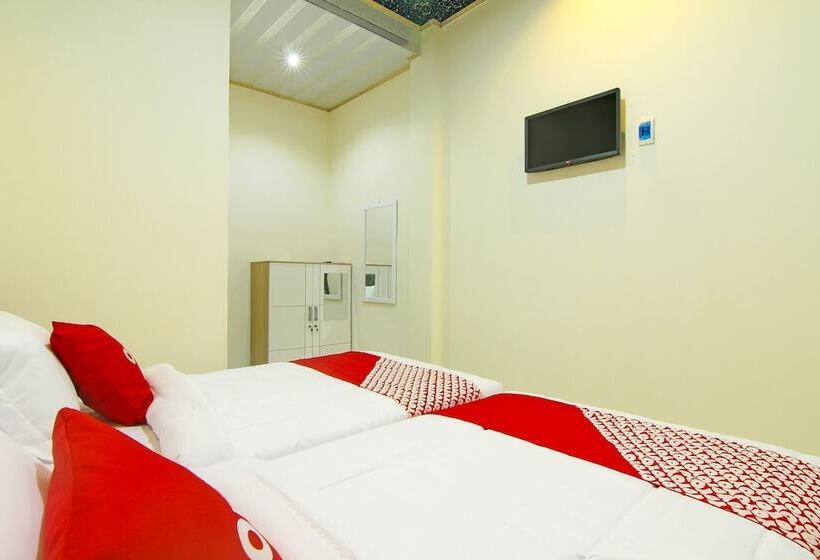 בית מלון כפרי Oyo 90978 Khalifi Guesthouse Syariah